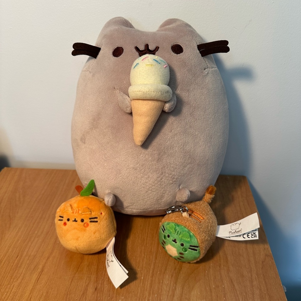 Pusheen with Ice Cream and Pusheen Fruit Surprise Friends minis 🍊 🥝 🍦